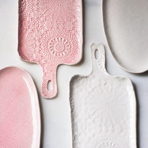 rose-and-white-lace-cheeseboard-and-burlap-tray_1024x1024